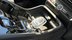 Volvo XC40 2.0 B4P Ultra Dark 5dr Auto Petrol Estate